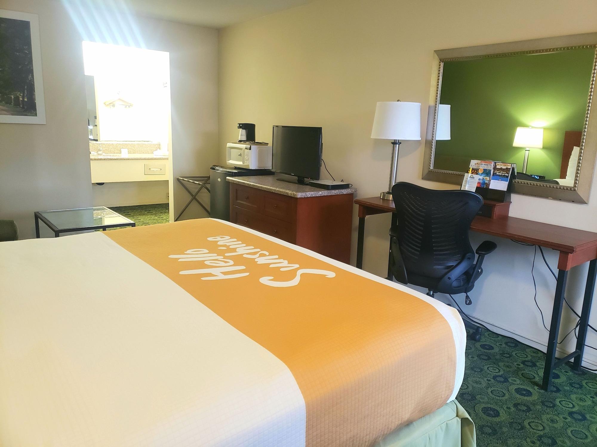 Days Inn By Wyndham Westley Экстерьер фото